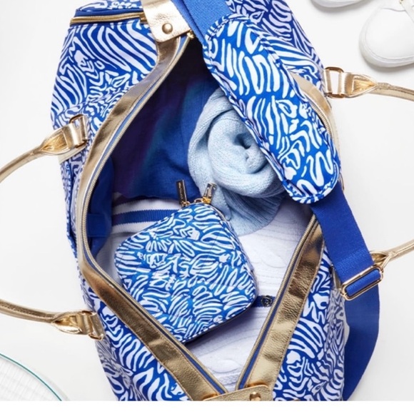 New in packaging Lilly Pulitzer weekender/garment bag and travel Jewlery case. - Picture 3 of 6